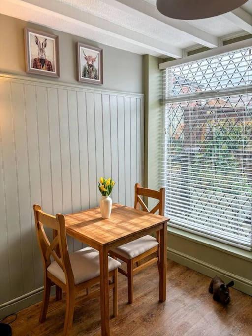 Cosycottage, Log Fire&garden